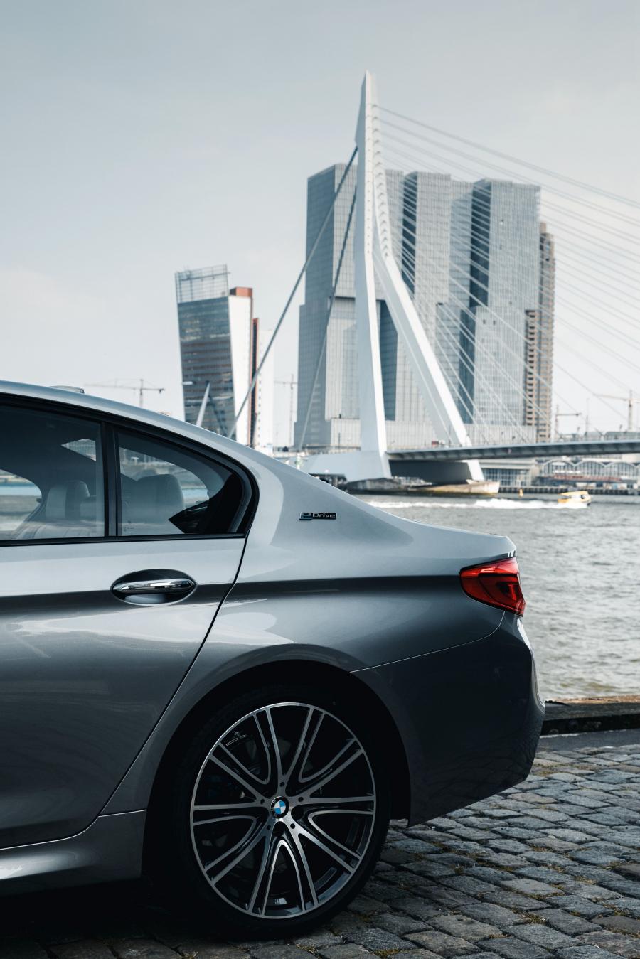 Детали экстерьера BMW 530e M Sport (G30) 2017 года  (WW) (фото 2 из 13)